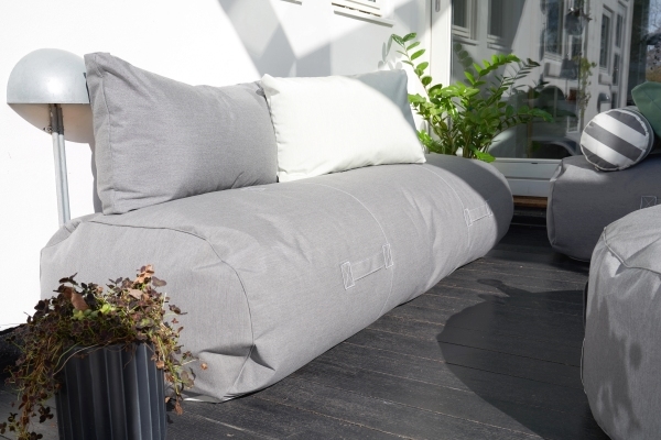 Outdoor und Terrassenmöbel comfy terrace von Trimm Copenhagen mit zwei Kissen