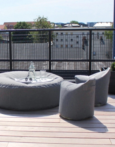 Weiche Gartenmöbel von Trimm Copenhagen auf der Terrasse.